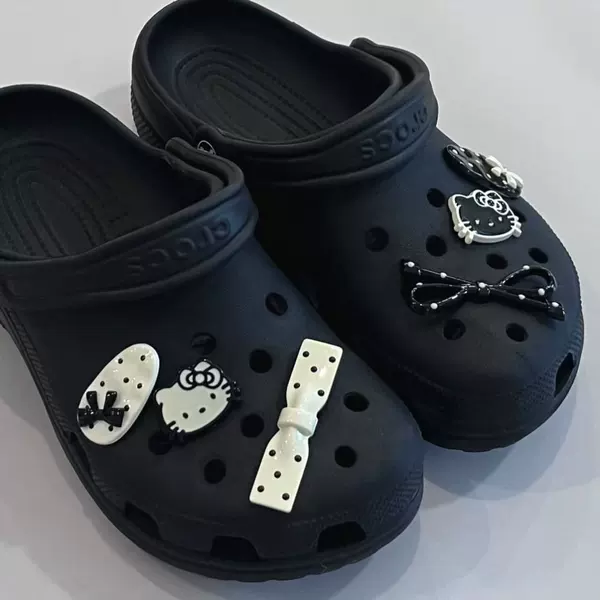 Simple black and white dot kt cat shoe buckle [6 pills]