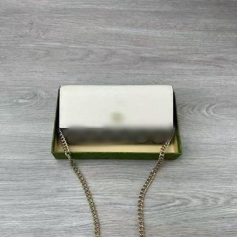 Gucci's new chain bag is made of cowhide, classic and versatile, mini crossbody, simple and elegant, suitable for everyday wear Gucci's new chain bag is made of cowhide, classic and versatile, mini crossbody, simple and elegant, suitable for everyday wear