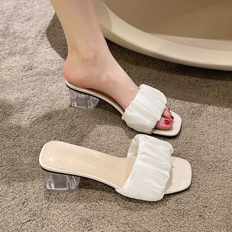 Холодные тапочки женщины носят летом 2024 новый фея стиль кристалл толстый на каблуках модная квадратная голова с буксиром