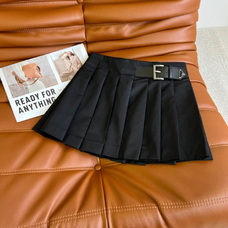 Nanyou high quality 2024 Summer New Age-reducing Fashion Joker Alphabet Triangle Belt Pleated Skirt in stock