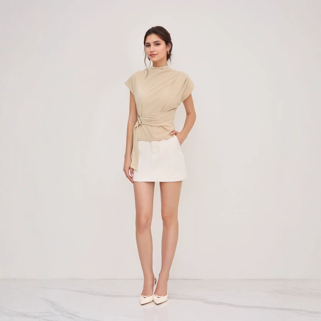 Stijlvolle damesblouse met opstaande kraag en knopen beige_voghion.com