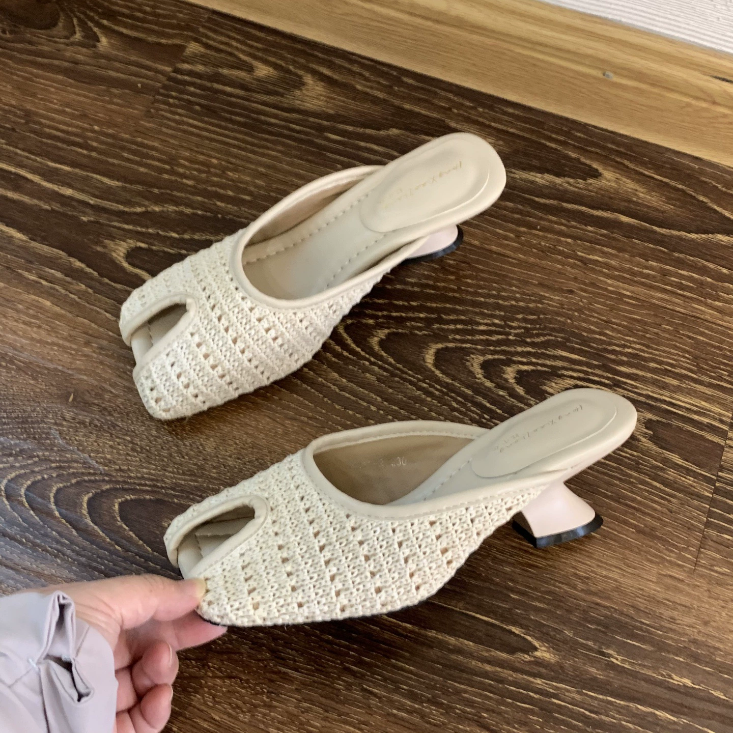 Летний ветерок туфли на высоком каблуке нише бохемские Birkenstock женская верхняя одежда 2025 летний отпуск заплетённый толстый каблук Баотоу сандалии