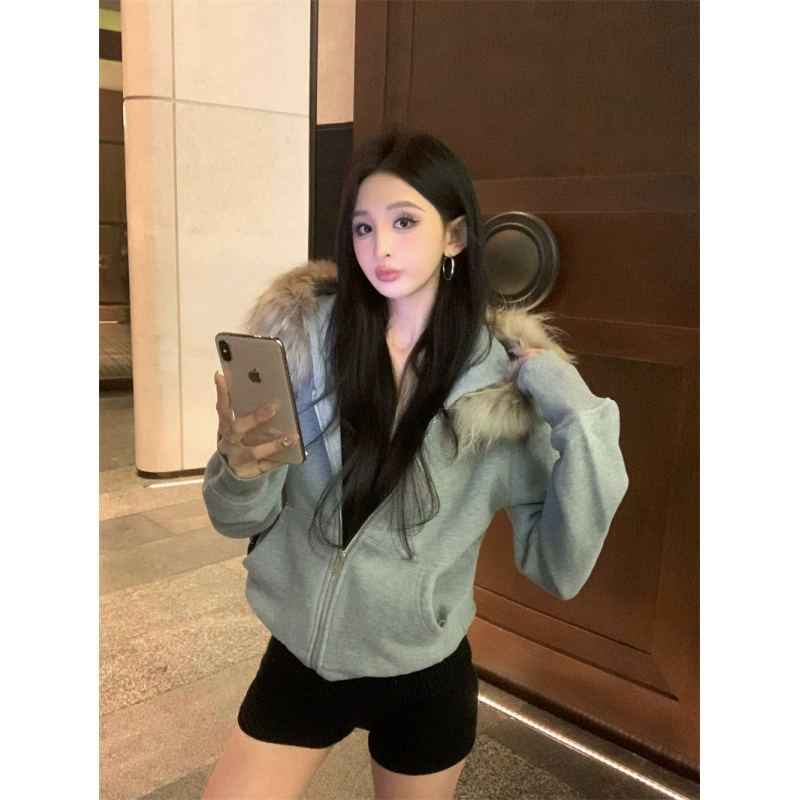 Женский костюм 2025 года: модная американская повседневная тонкая толстовка с капюшоном + шорты-свитер