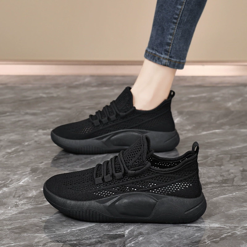 Дышащие женские туфли 2025 новые весенние полые сетчатые туфли летняя спортивная обувь мягкая подошва не утомляет ноги на работе рабочая обувь