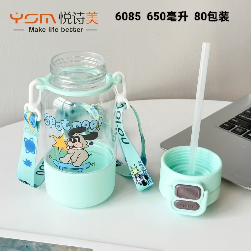 Yue Shimei nueva taza de plástico de dibujos animados de 650ml taza de agua de rebote de gran capacidad ajustable correa portátil taza de paja