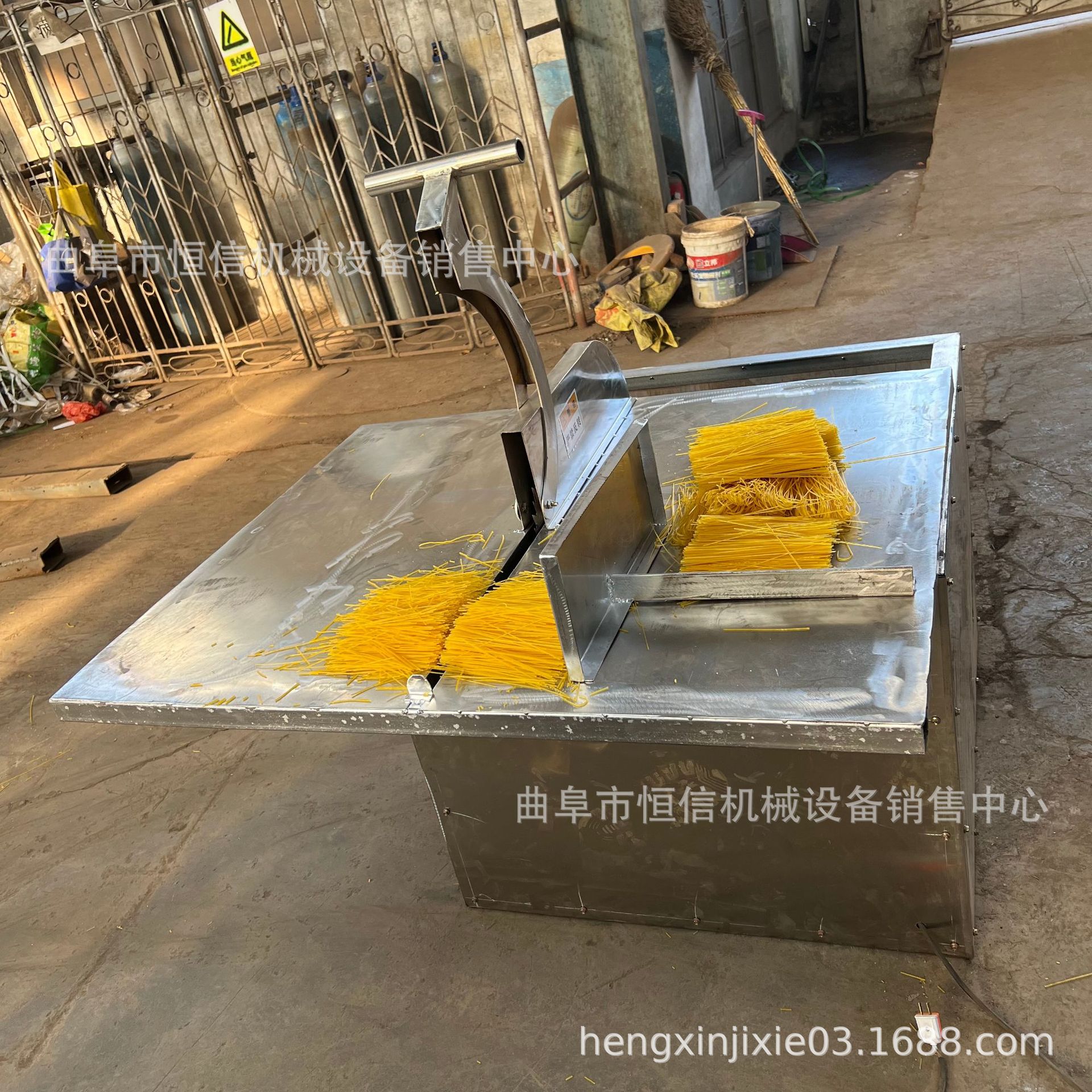 省时省力土豆粉条粉丝切割机zcjb 曲阜恒信玉米面条锯片切粉机