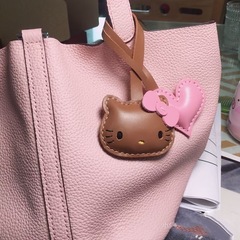 皮包真皮包女生挂件hellokitty真皮挂饰包包手工钥匙黑皮可爱礼物