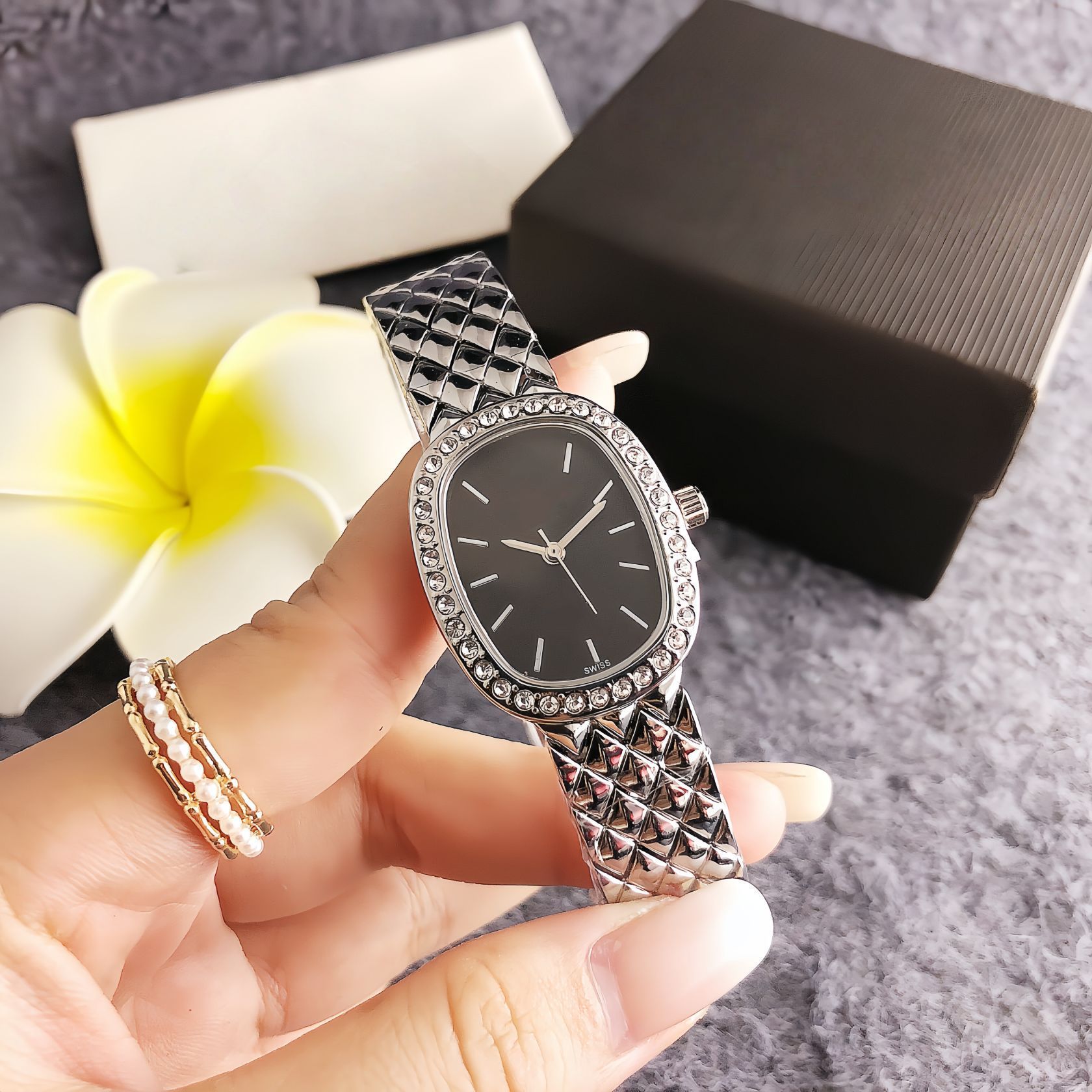 Watch Temperament, Versatile, Compact, Exquisite, Simple and Fashionable Round Watch for Women, Diamond-Encrusted Retro Trendy Casual Women's Watch