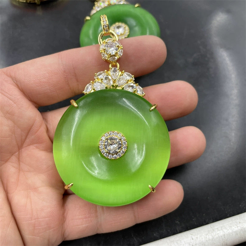 Фуксия камень инкрустированный jade, защитный амулет, пряжка, кулон, синий свитер, глаза кошки