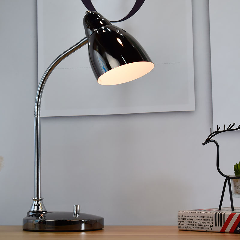 Clásica vieja lámpara de mesa de metal escritorio para aprender enchufe de ojo enchufe eléctrico estudio delicado tornillo de bombilla intercambiable