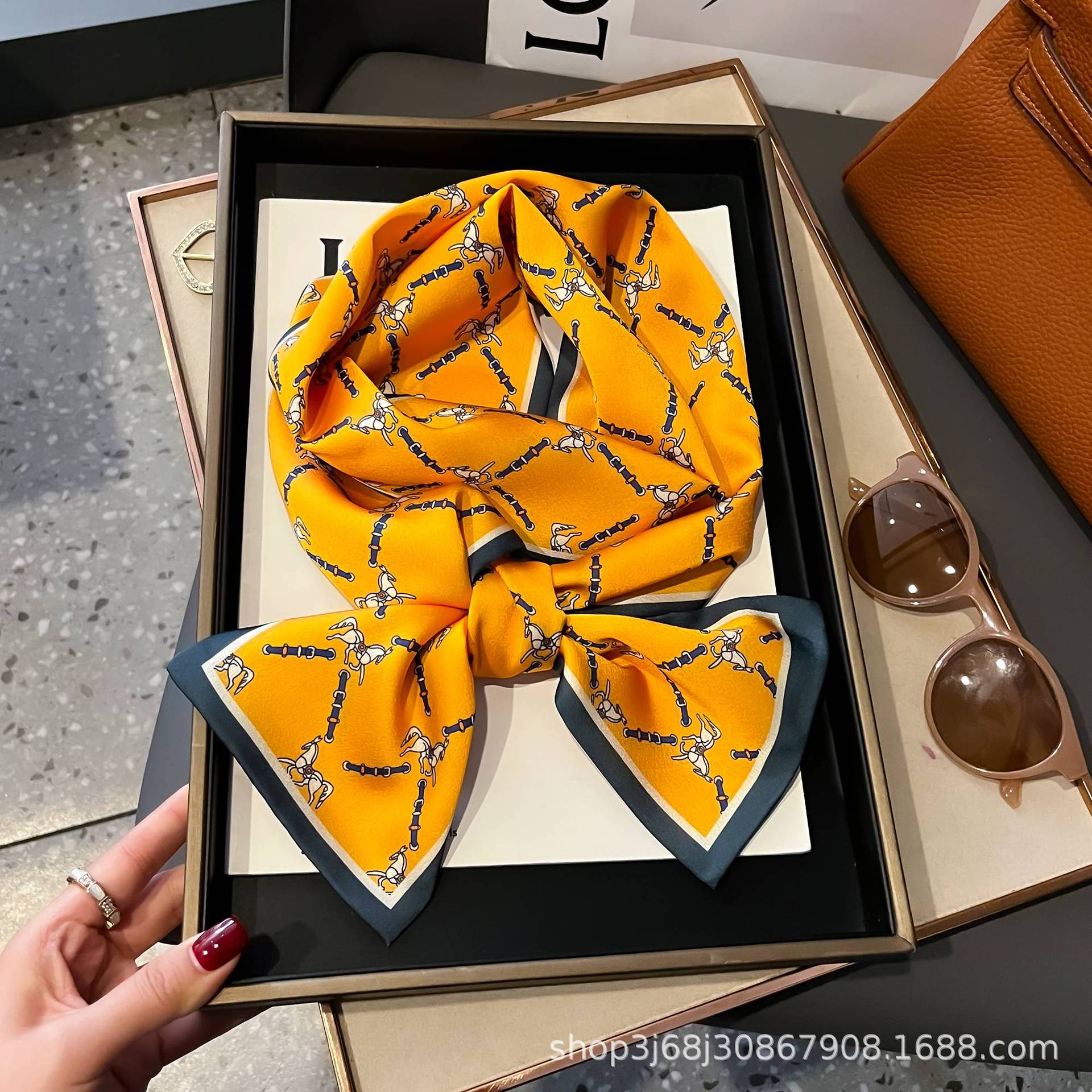 26 caballos amarillos