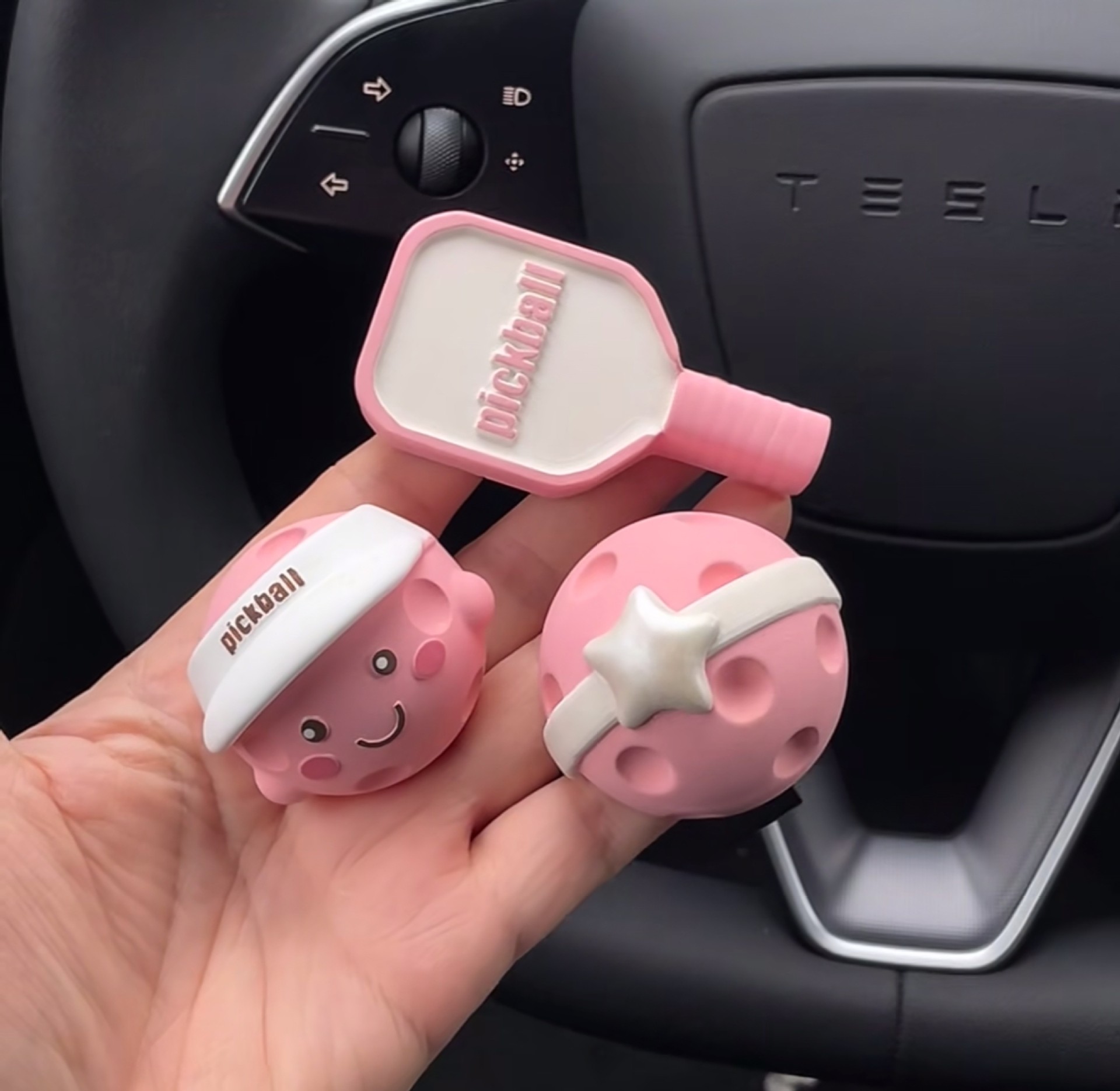 New creative car air freshener pickleball pendant car air vent decoration for girls, new car accessory