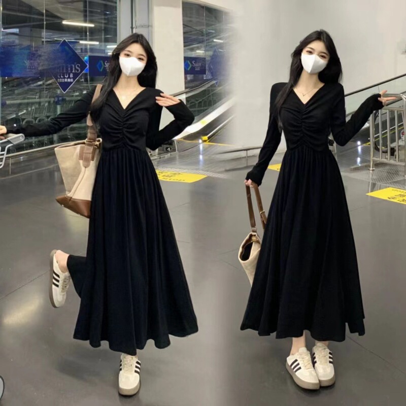 2025 New V-Neck Long-Sleeved Slim Dress Women's Autumn French Pleated Design Waist Slimming Look Bottoming Skirt