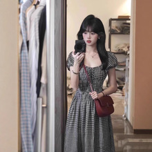 泡泡袖黑白格子方领连衣裙子女夏季2025年新款法式温柔风小众长裙
