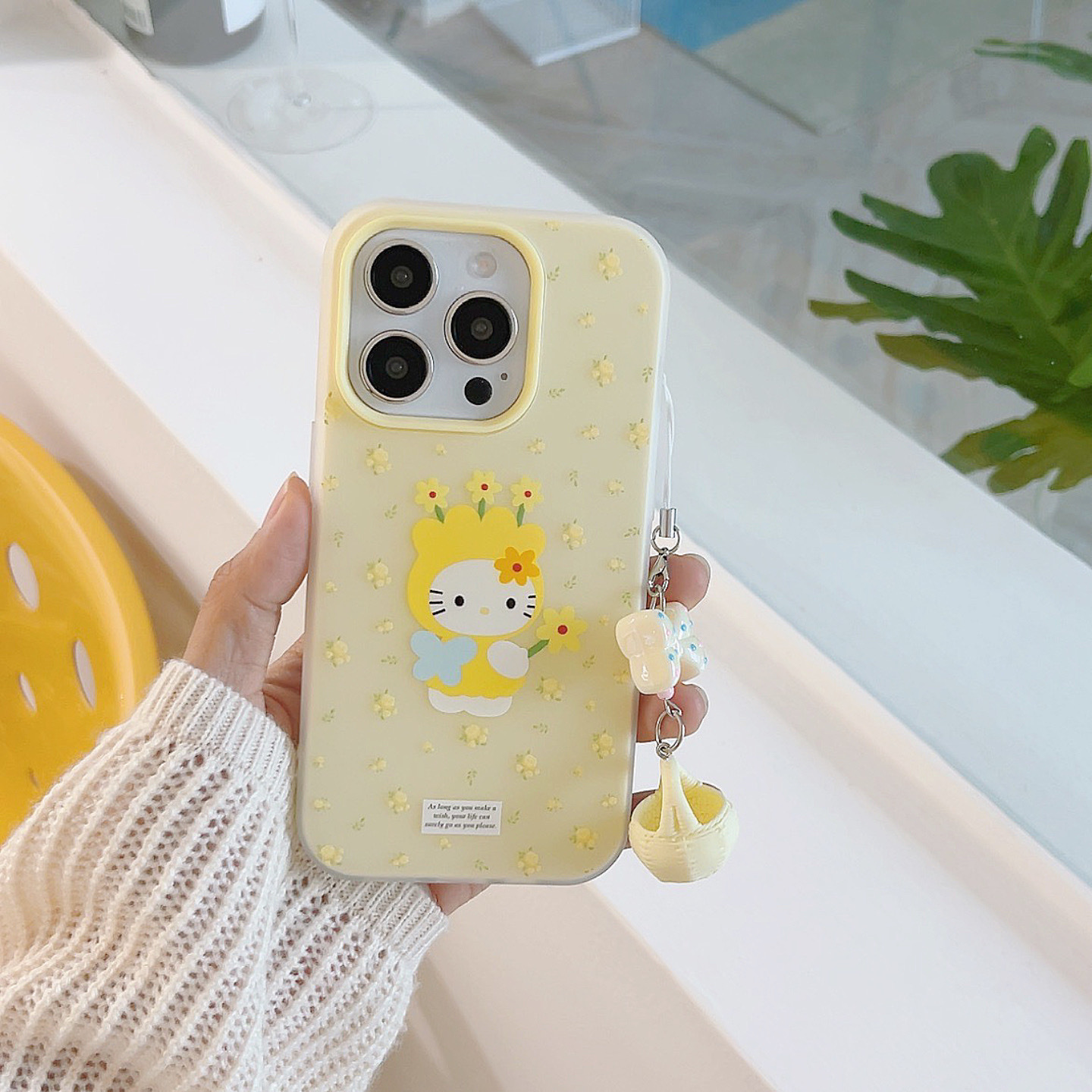 Verano amarillo pequeño floral KT gato para Apple 16ProMax funda para teléfono móvil 15Pro colgante 14/13 nuevo 15PM