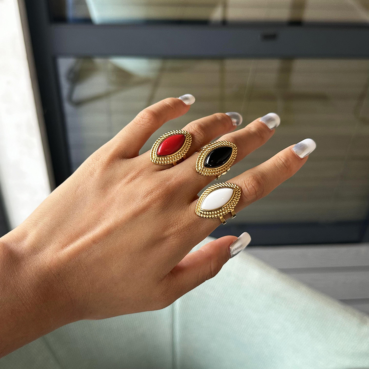 Jieding europeo y americano acero inoxidable 18k oro negro ágata abierto anillo de lujo ligero retro de la industria pesada joyería de comercio exterior femenino