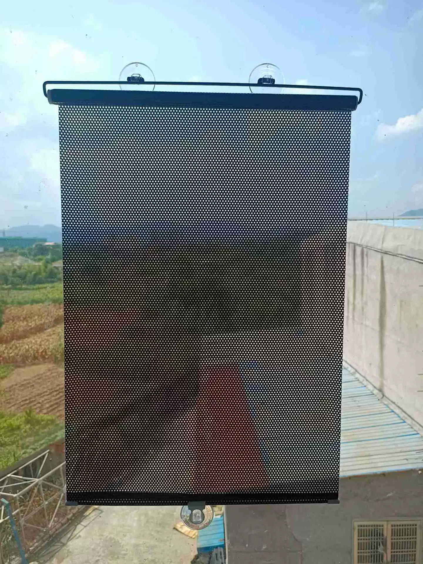 Automatic telescopic dark dot shading, single support, and transparent three large suction cups