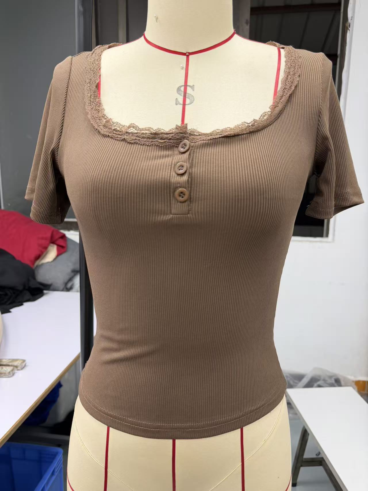 Lace-Up V-Neck Short Sleeve Top For Women, Fashion Basic Casual Blouse With Button Detail, Spring Summer Essential_ecoleips.com