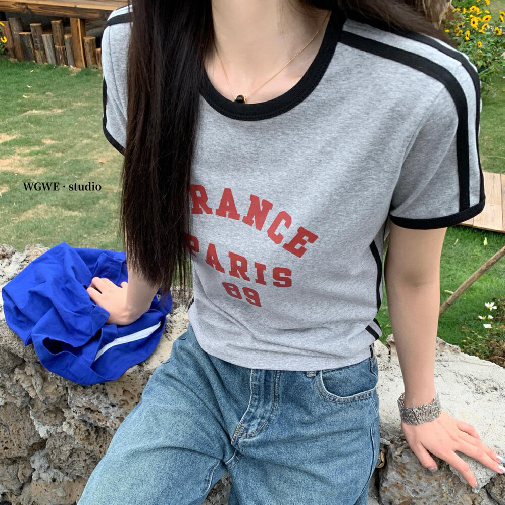 WGWE raya reductor de edad con letras impresas en contraste borde de color estilo universitario cuello redondo pequeño delgado camiseta de manga corta W5412