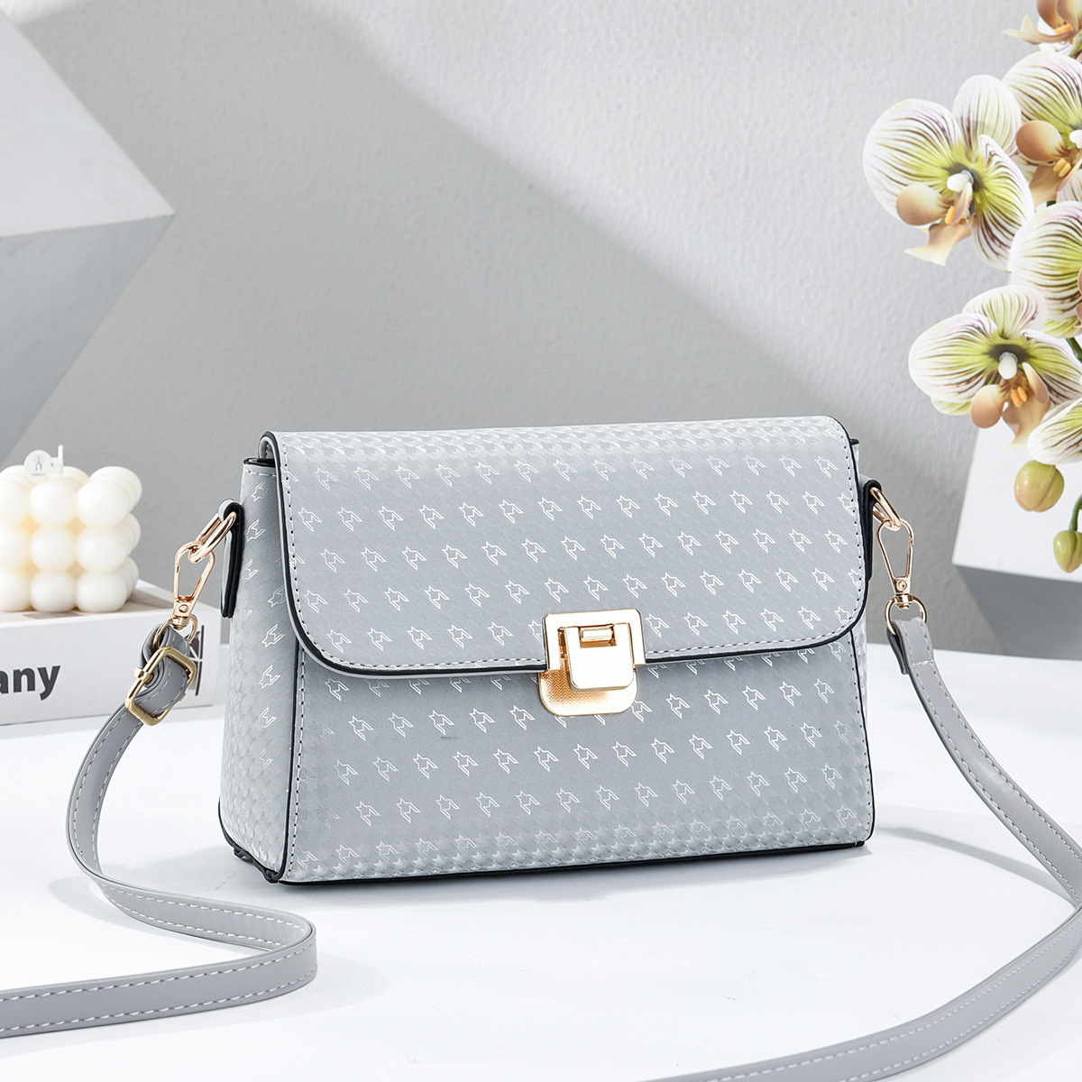 2026 nuevo lujo ligero retro impresión bolso de mano de mujer temperamento francés bolso de hombro universal bolso de mochila suministro
