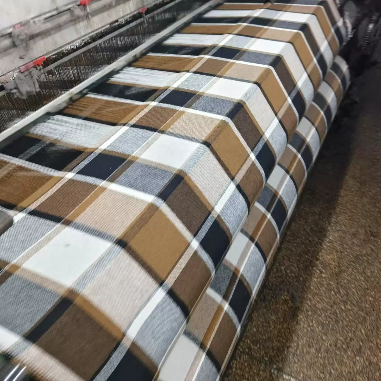 承接订单 粗纺格子布 260g-400g涤棉毛呢格子面料 提花色织布