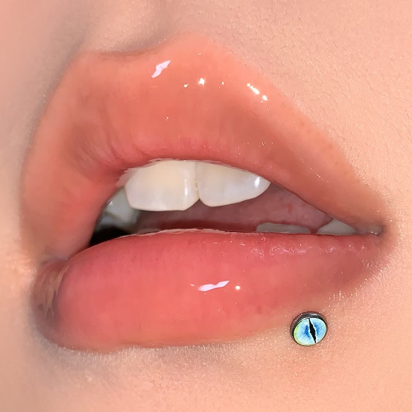 Pointed titanium steel lip stud product view