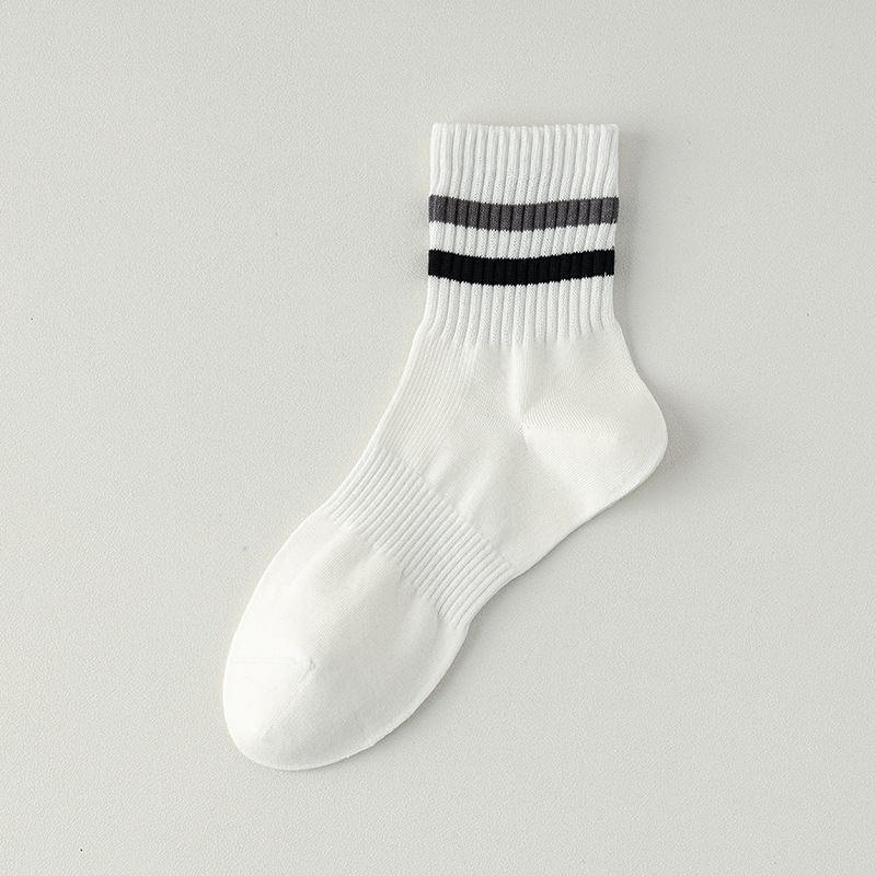 Calcetines cortos de algodón de color sólido para hombres otoño y invierno 100 algodón en una máquina sin hueso anti-balling paquete independiente de rayas de dos barras calcetines para hombres