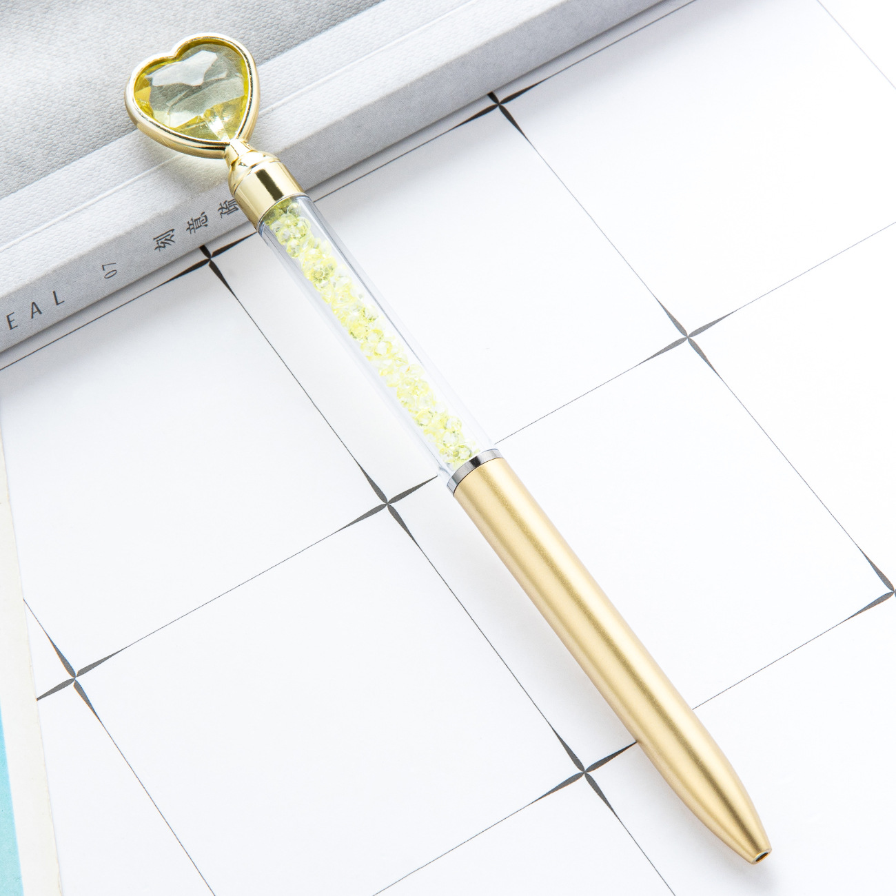 Bolígrafo de plástico amor al por mayor imprimible logotipo hotel publicidad bolígrafo de regalo creativo bolígrafo de cristal multicolor