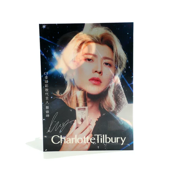 Manufacturers produce holographic cards based on provided designs, including celebrity posters and cards with 1, 2, 3, or 4 sides, offering high-definition holographic effects without the need for special glasses