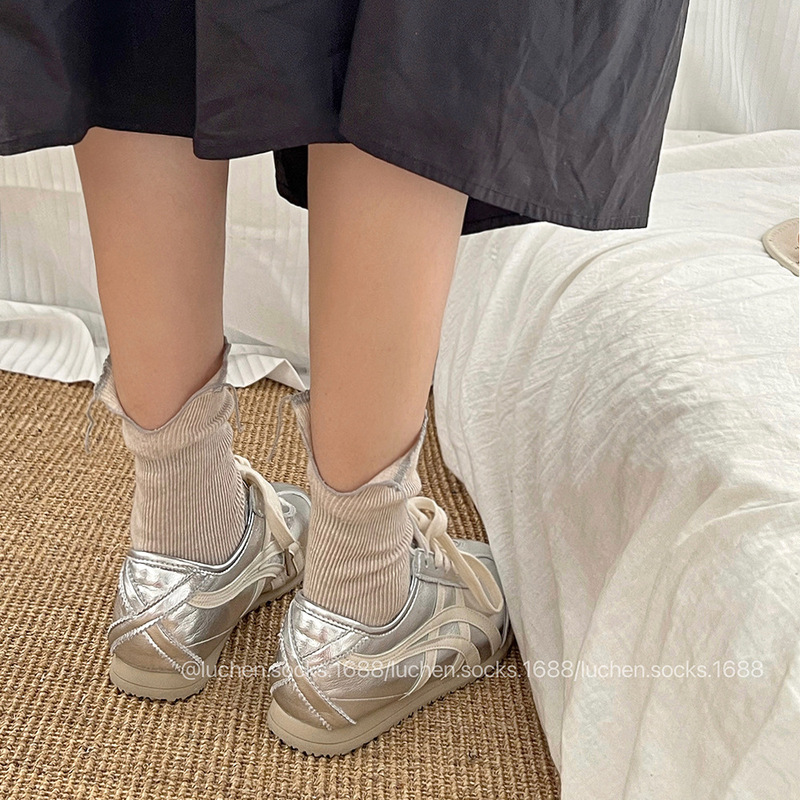 Loose sense back slit pile socks women's autumn and winter niche designer personalized cotton mid-calf length socks Little Red Book