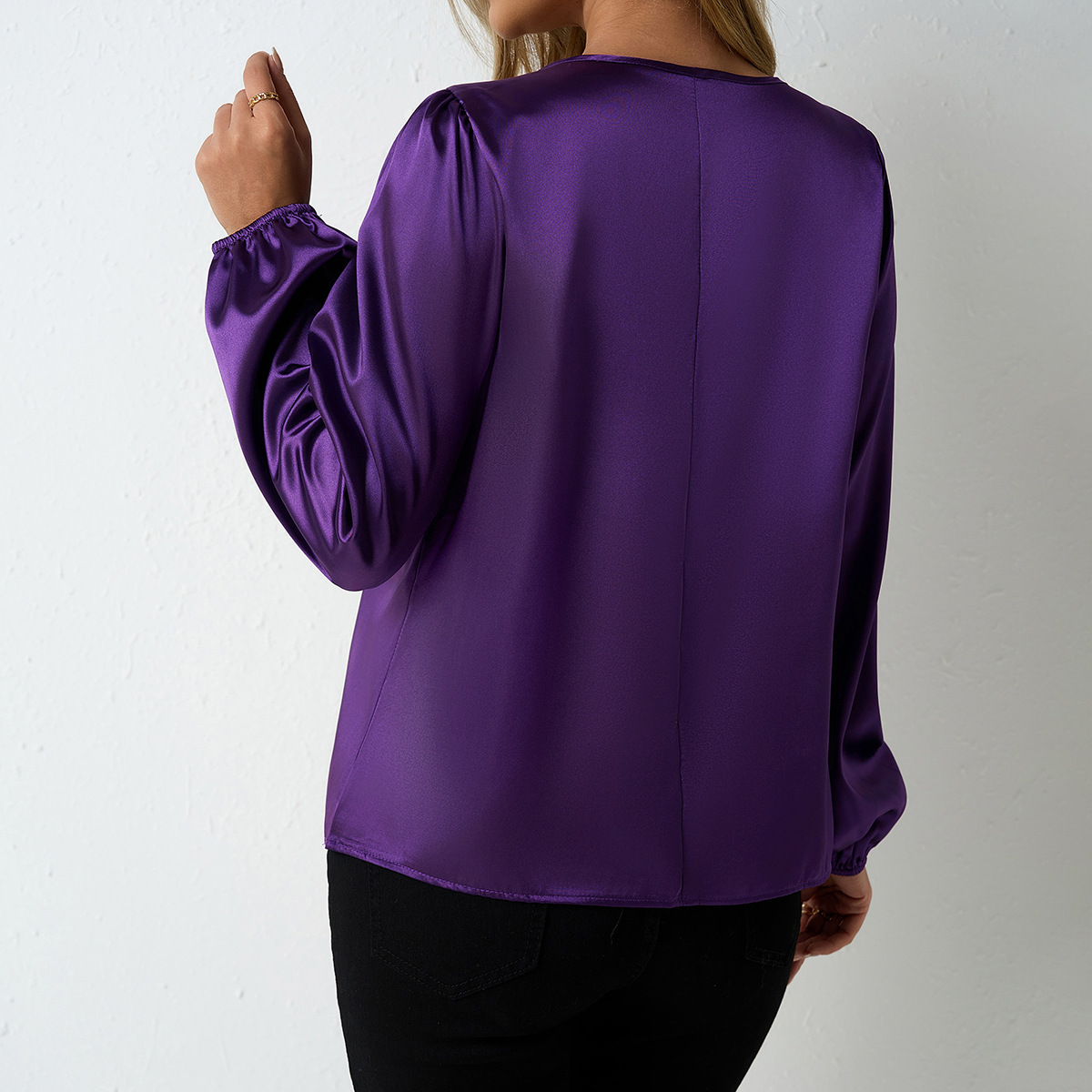 Damenbekleidung, Satin-Tops, langärmelige Bluse aus Kunstseide mit Falten – modische Freizeitkleidung für Damen_voghion.com