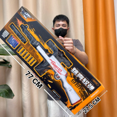 男の子のおもちゃM416軟弾銃98K投げ殻子供のおもちゃの銃は鶏の射撃の模型の大きい贈り物箱を食べます。