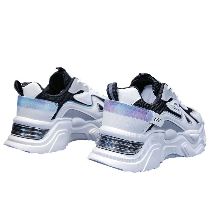 Zapatillas torpe para mujeres 2024 Nuevos zapatos populares de verano versátiles de suela gruesa deportivos casuales zapatos blancos para estudiantes primavera y otoño