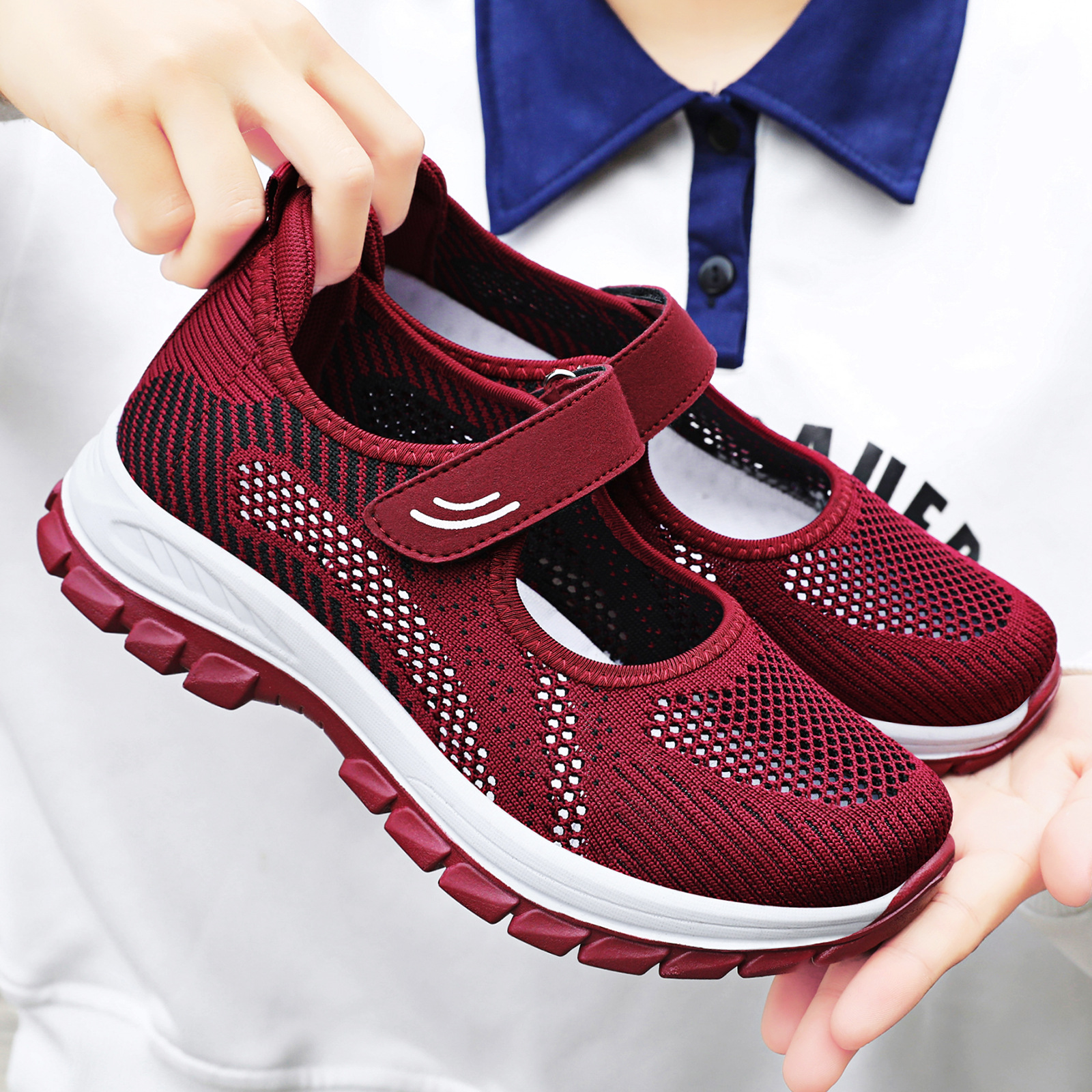 Zapatos de mujer zapatos de moda zapatos de verano 2026 nuevos zapatos de madres de mediana edad suela suave transpirable ocio comercio exterior