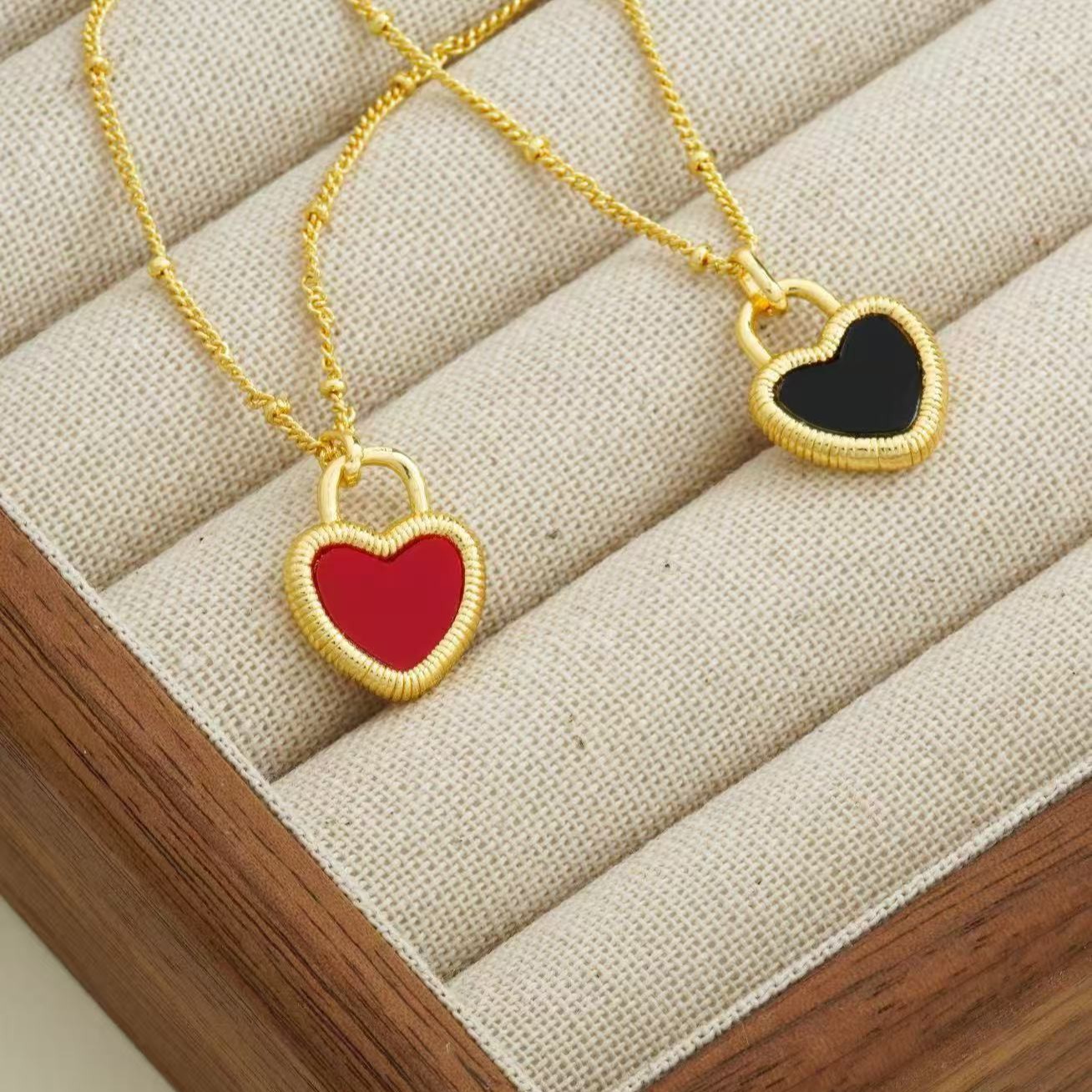 Double-sided organic necklace