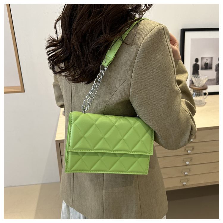The 2024 autumn new French niche design chain small square bag, a fashionable macaron color single-shoulder crossbody bag undefined
