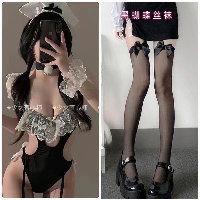 메이드복 + 검은색 리본 스타킹