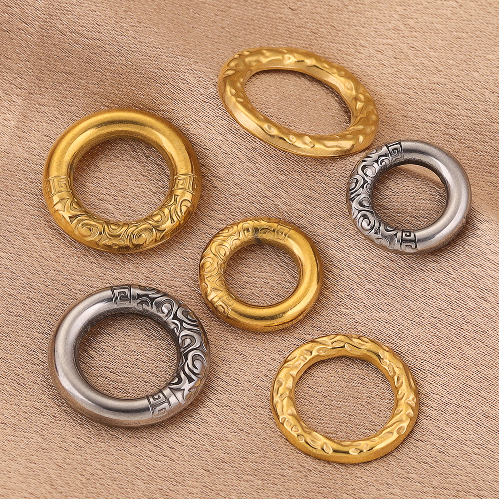Presión de aceite de acero inoxidable Anillo redondo vintage Textura de acero de titanio Colgante redondo Accesorios de bricolaje Accesorios Pendientes Collar