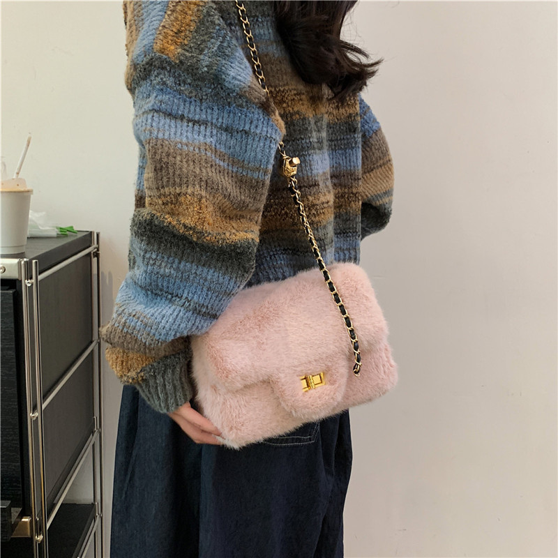 Nicho de cerradura bolsas de lana de estilo extranjero bolsas de hombro de peluche otoño y invierno nuevas bolsas cuadradas de cadena de bolsas de lana