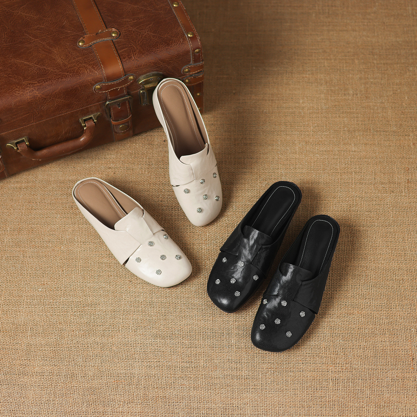 Dép sandal nữ quai chữ V mũi hoa bọc đầu, gót thấp 4 cm, da cừu thời trang — đen chi tiết 15
