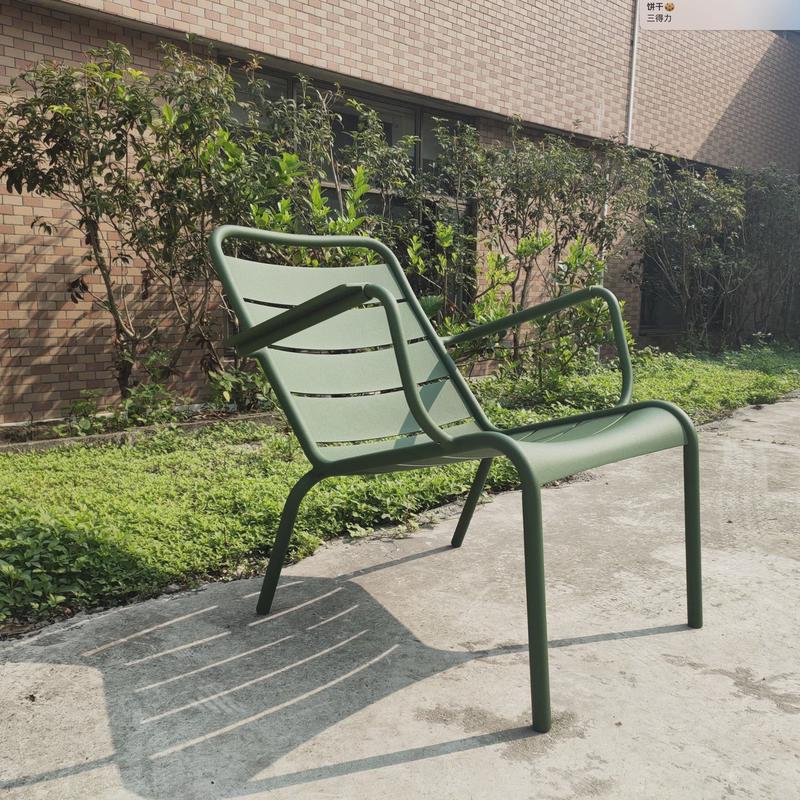 팔걸이가 있는 안락의자