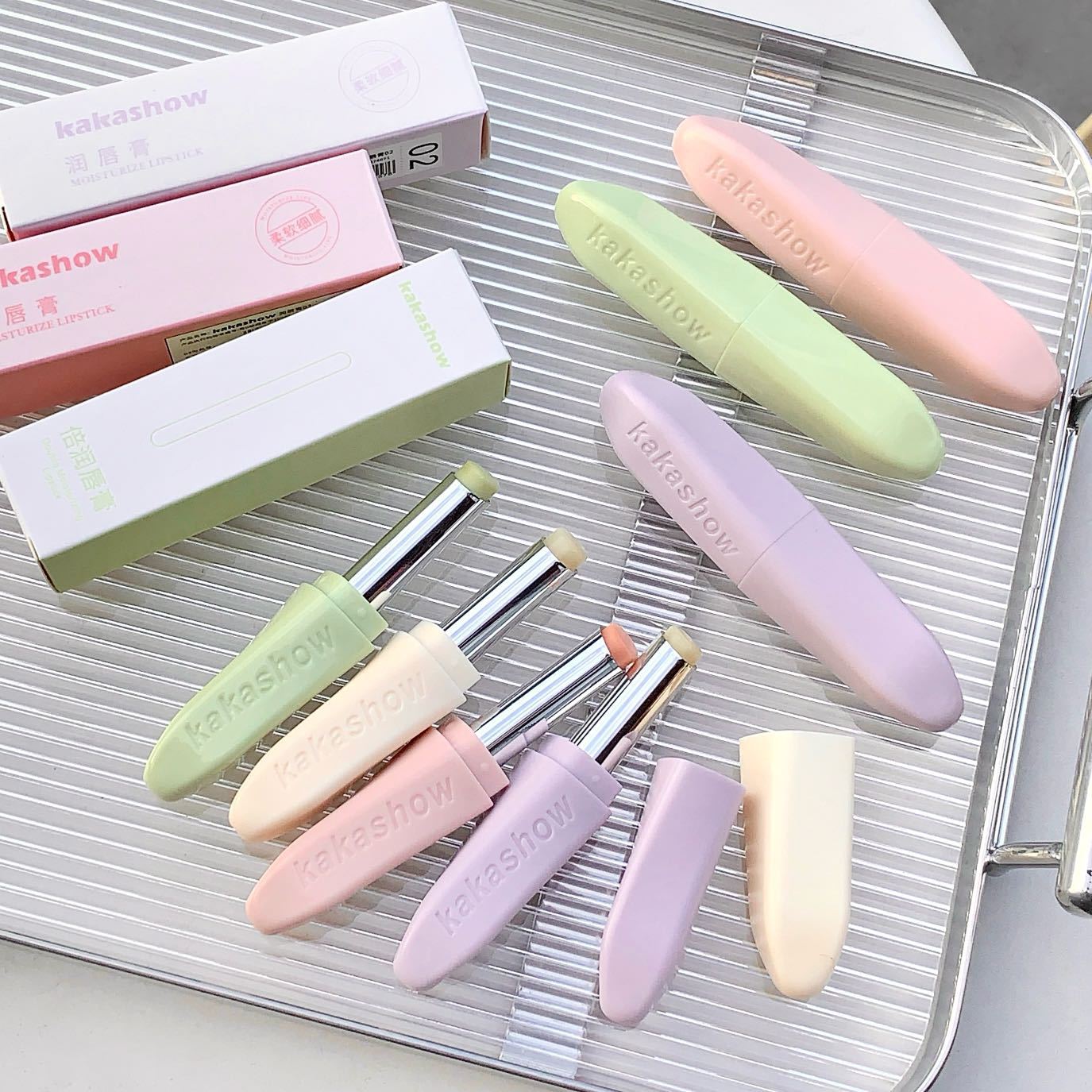 kakashow Lip balm moisturizes, hydrates and hydrates, prevents dryness and cracking, and reduces lip lines. It is a colorless lip balm for lip base undefined