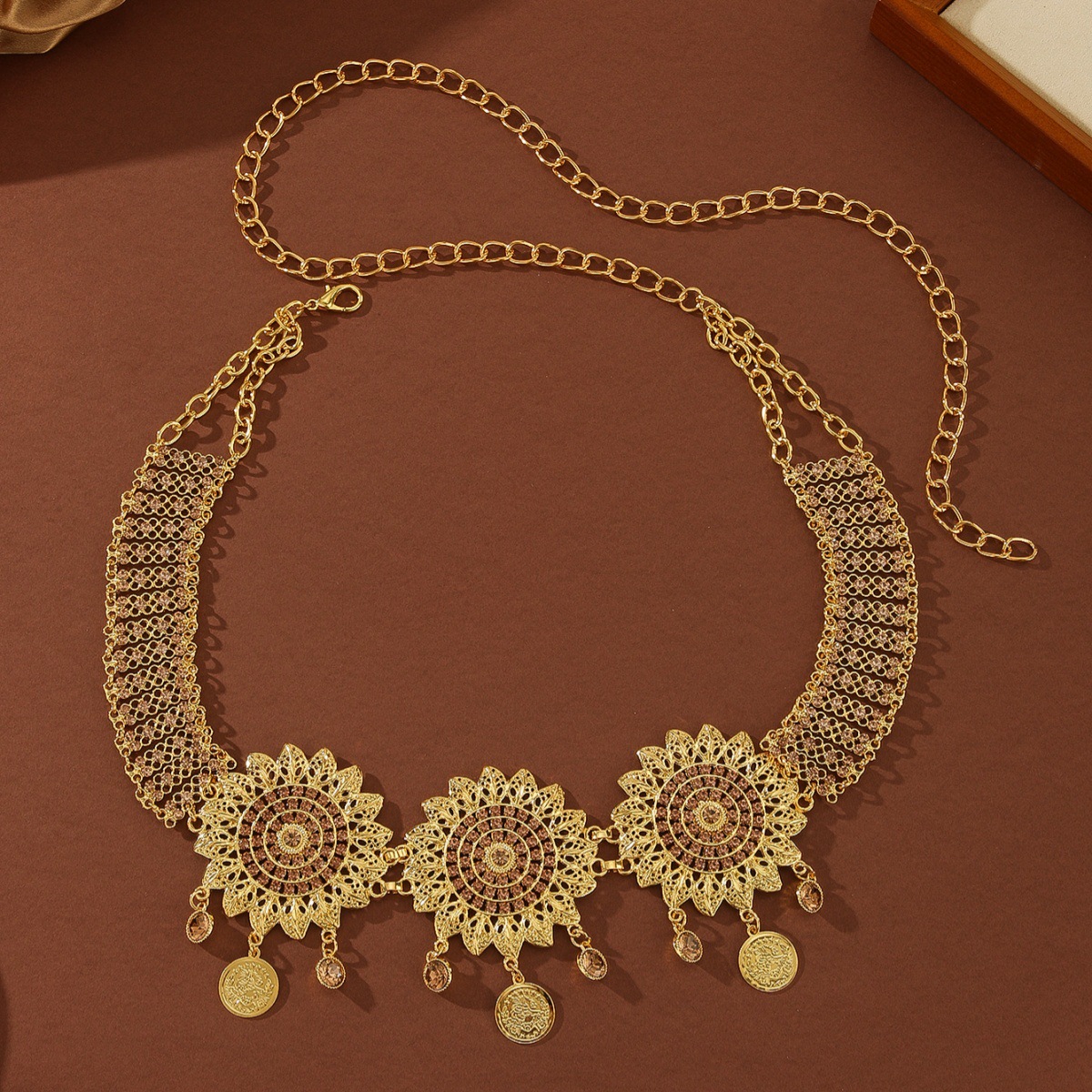 Europäische und amerikanische Duschkette mit durchbrochenem Diamantmuster und Nieten für Damen, Taillenaccessoire mit Metallmünzenquaste_voghion.com