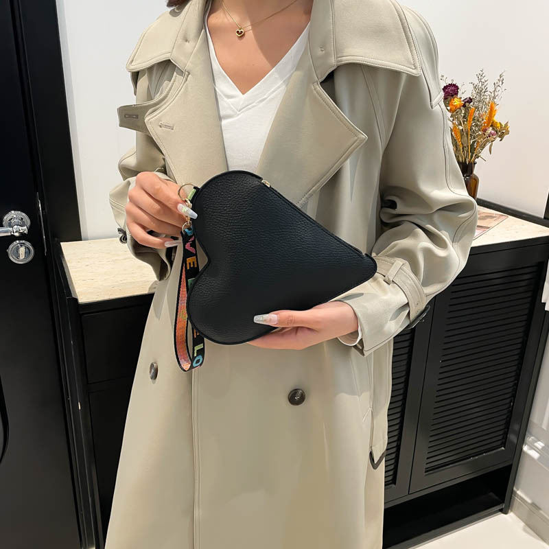 小衆デザイン愛2024冬の新型高颜値は今年流行している小銭入れが韓国版の女性バッグを持っている|undefined