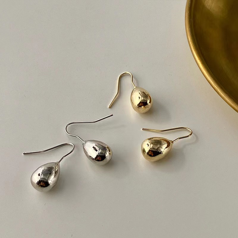 Cuelga de orejas especial, estilo de moda, gancho de orejas fría, feng shui, bronce chapado en oro, oro simple y brillante