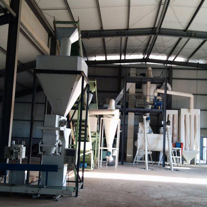 岀粒好的牛羊饲料颗粒机一整套牛羊饲料加 工设备新款饲料时产5吨