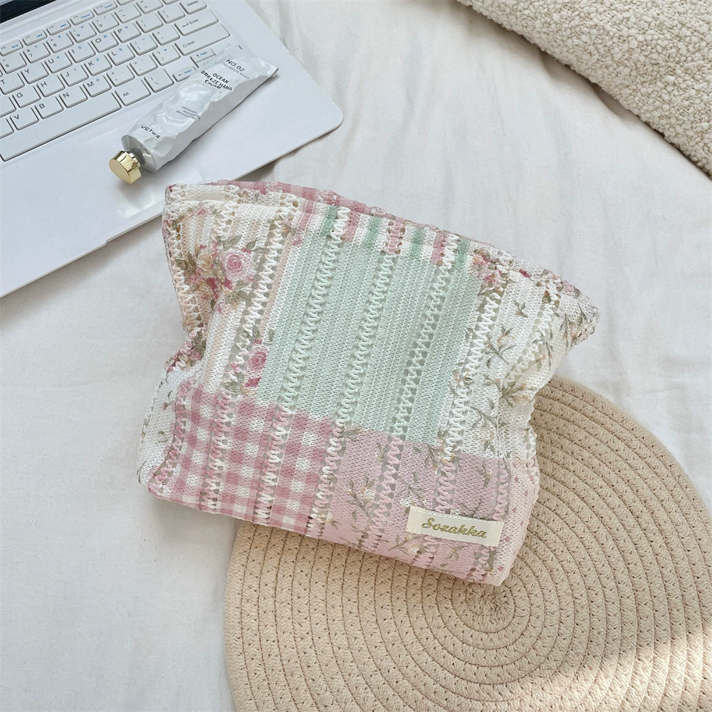 Fresh cosmetic bag, soft small clutch bag, capacious storage system