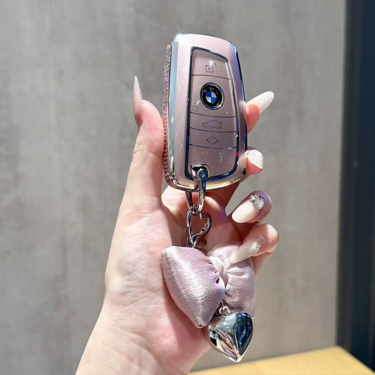 Suitable for BMW key cases, new 3 Series 330li, 5 Series 530li, X1, X2, X3, X4, X5, blade-style women's key case