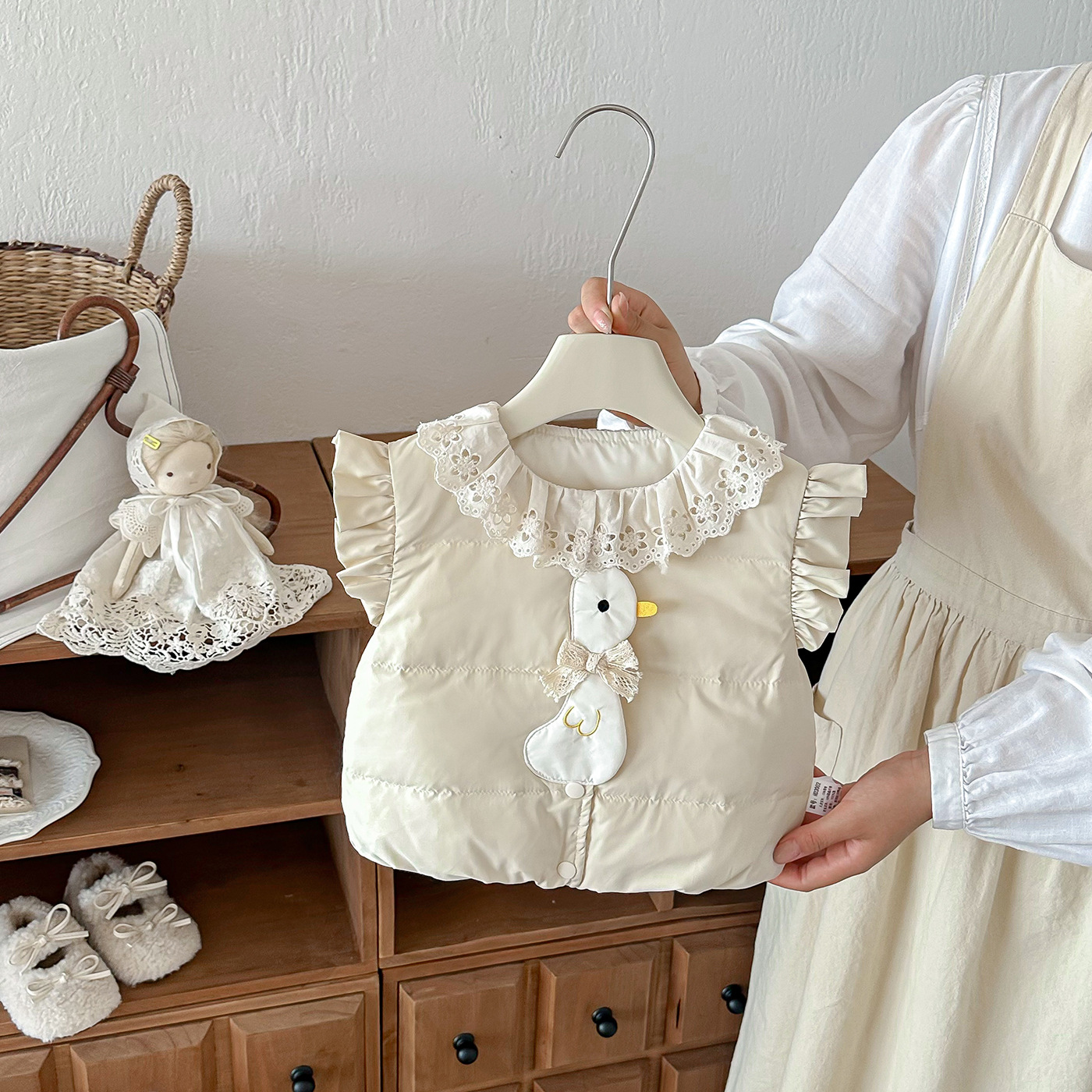 Baby lightweight down vest, autumn/winter 2026 new style, girls' sleeveless jacket, winter inner layer, warm vest