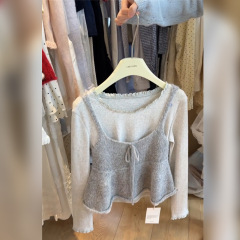 独特の綺麗な春服の女性服のセットは贅沢で高級感があります。